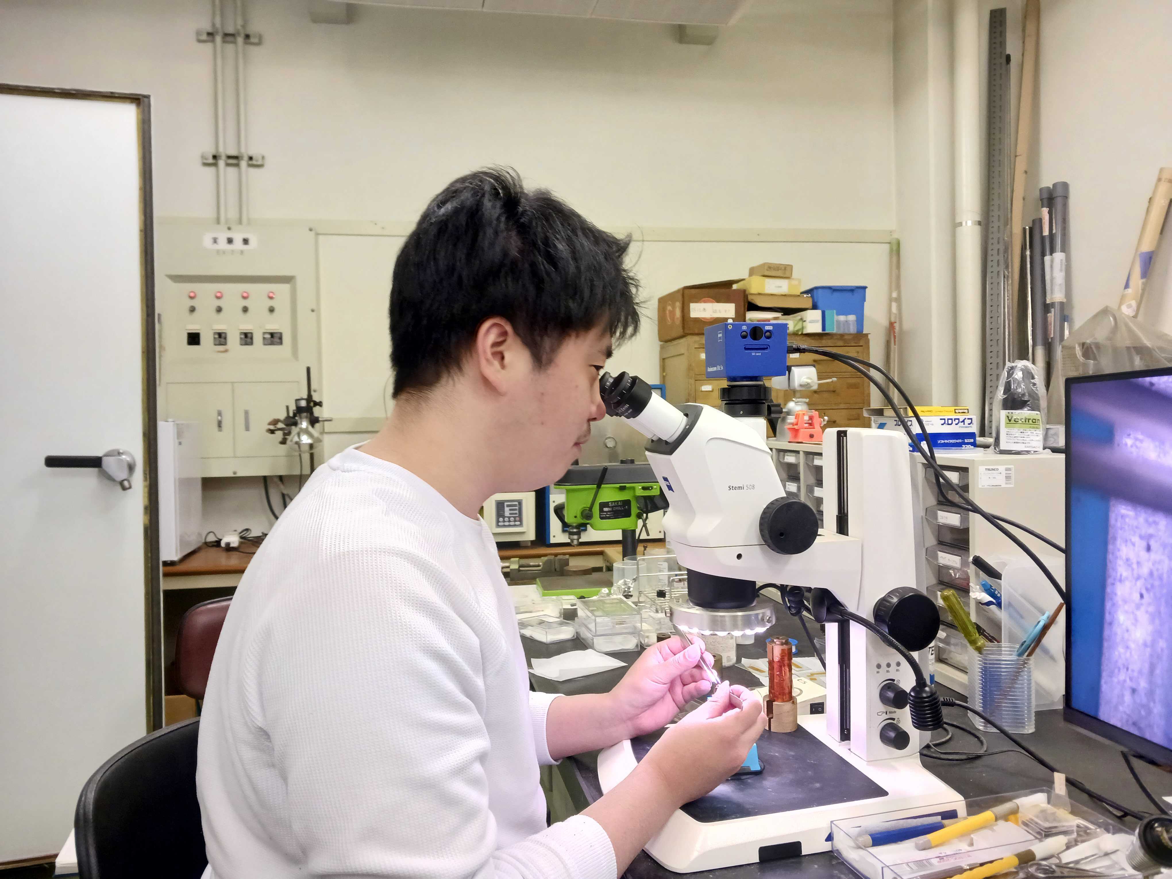 �����@����